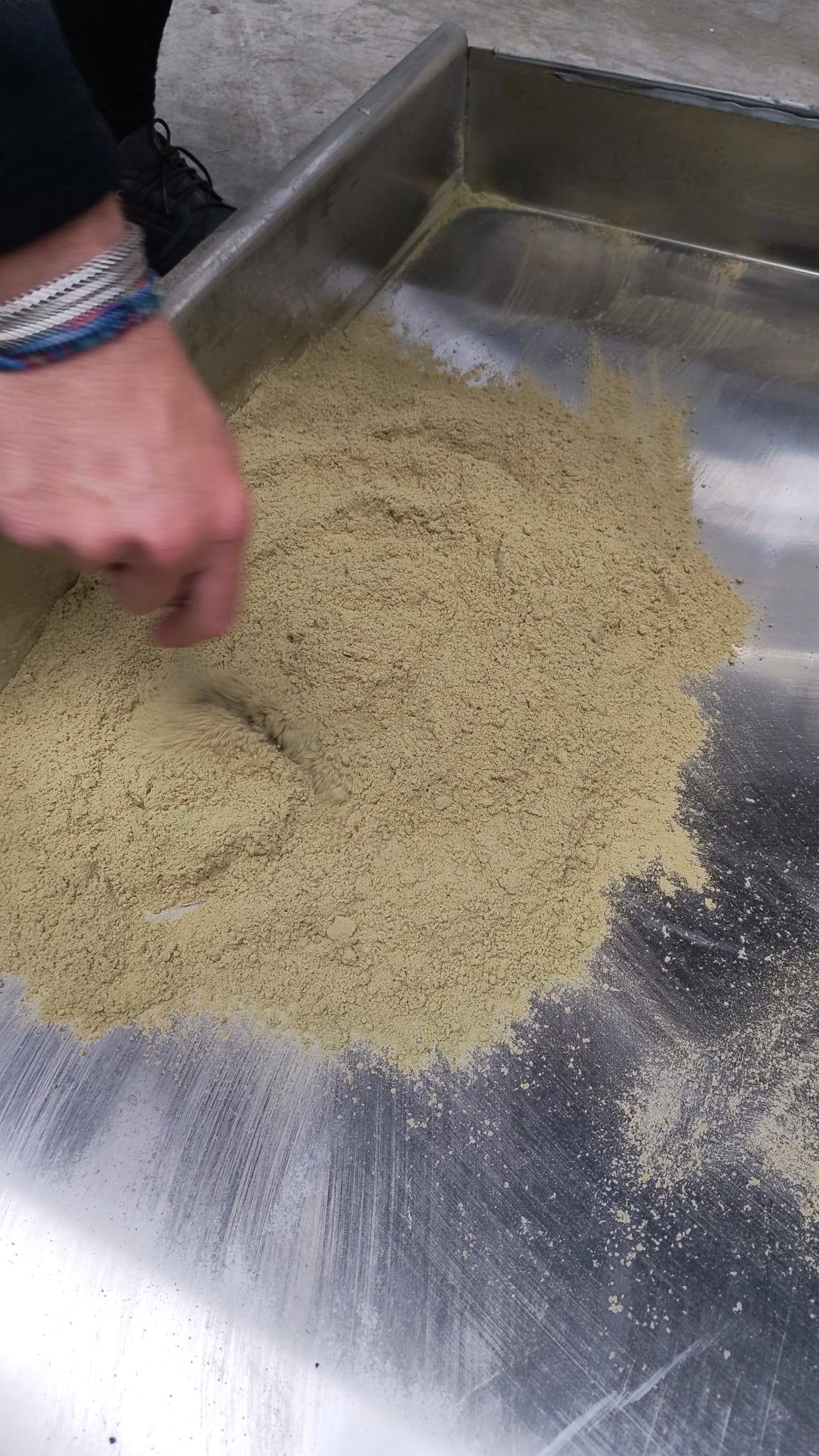 CBD Sifter Pollen Extractor Kief Thief Dry Sift Extractor